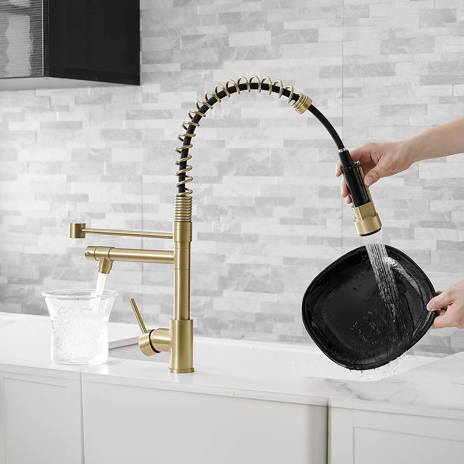 フレキシブルキッチン蛇口 プルダウンスプレーヤー付き 業務用 - Commercial Kitchen Taps のレビューと価格