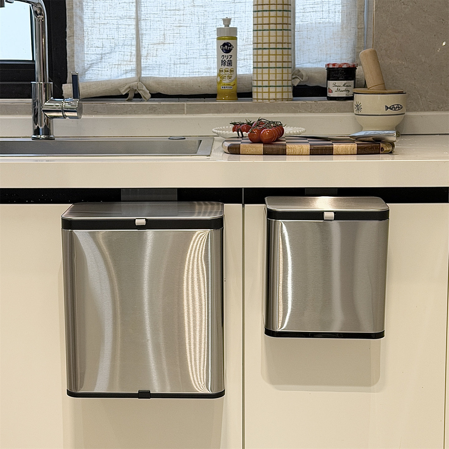 ステンレス製吊り下げ式キッチンゴミ箱 キャビネットドア取り付 - Commercial Kitchen Bin のレビューと価格